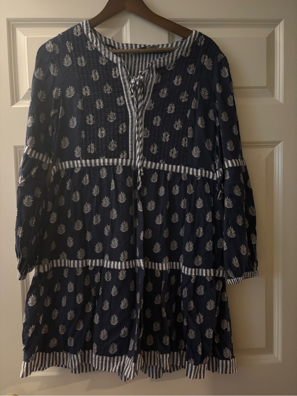 Vineyard Vines navy patterned dress - Large